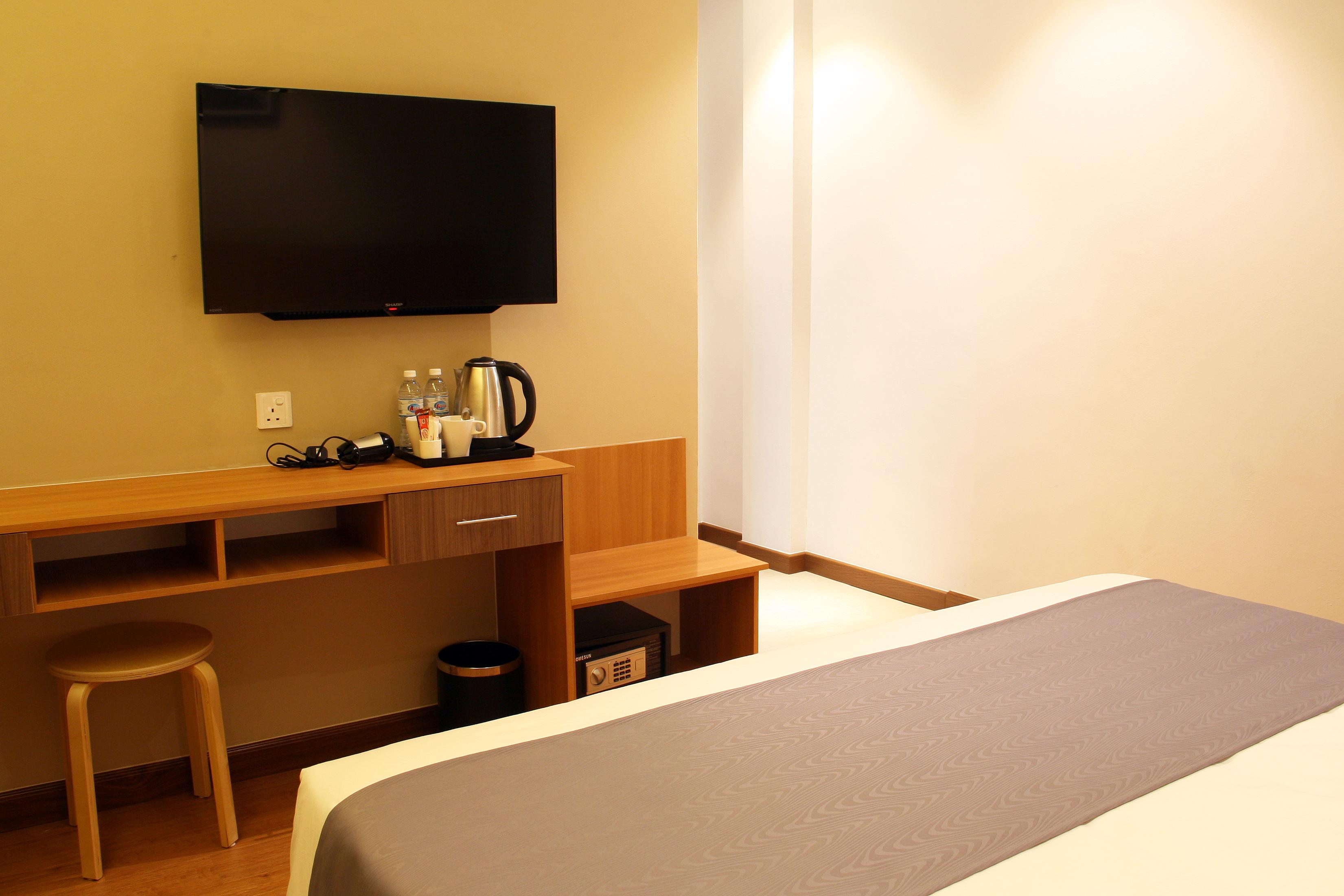 Ahyu Hotel 2*